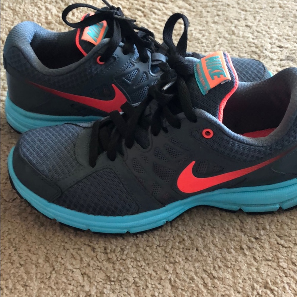 Nike relentless2 athletic shoe size 8,
